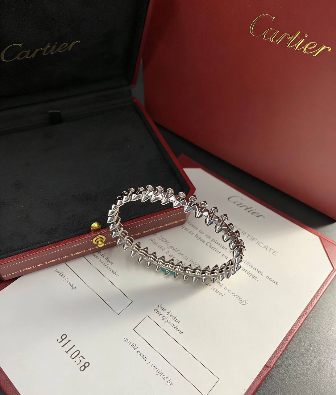 CARTIER BANGLE
MASTER💫✨
85 DHS✅
WITH BOX AND PAPER BAG🛍️🎁

Zain89
♥️♥️♥️