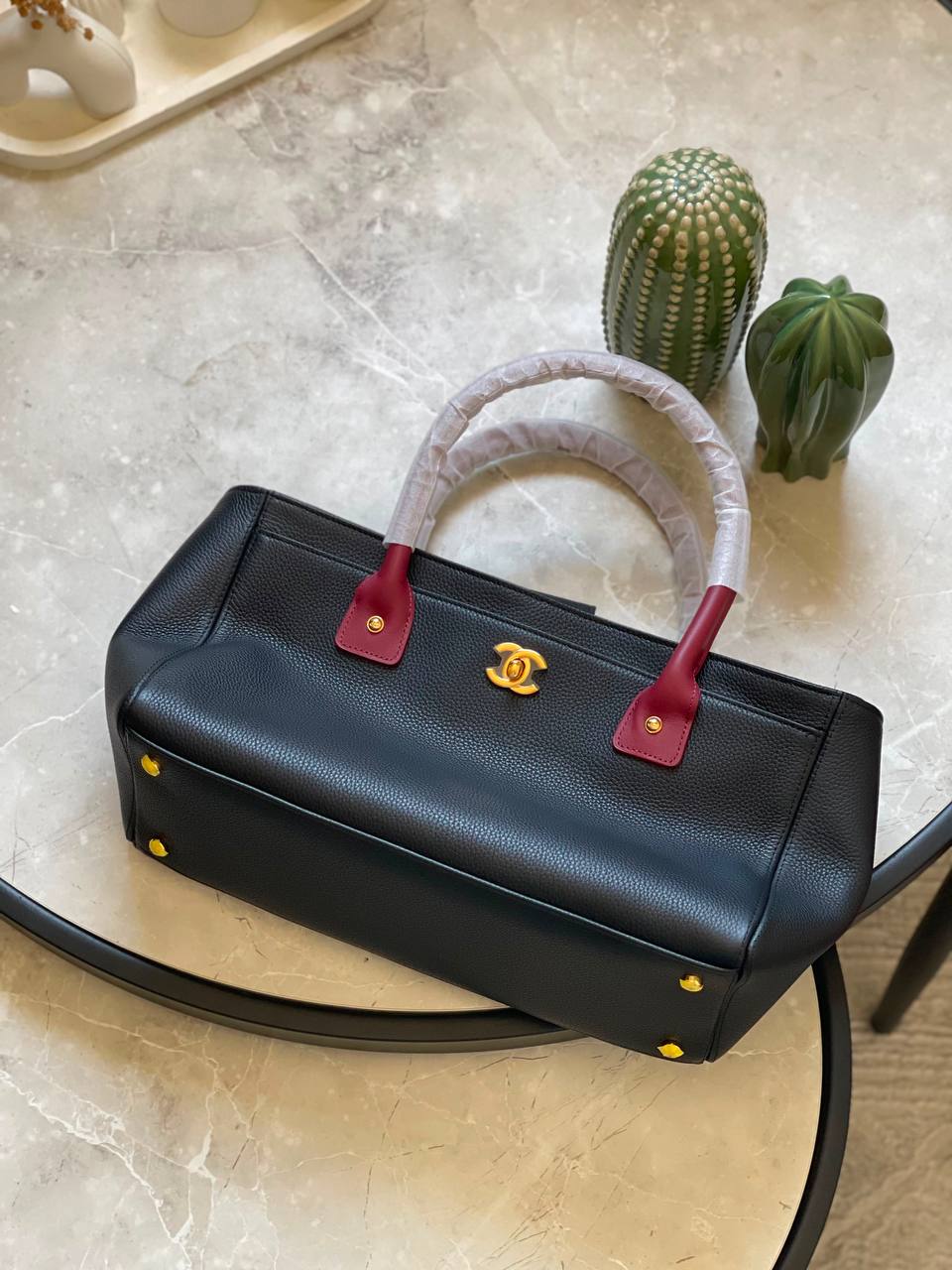 CHANEL✨
Size: 32Cm💥
Available original box 📦 
With full packing 🎀🎀
Super high quality 💥💥
For Price 👇 WhatsApp✅
0568585901 
0507557372
0552275751 Owner Zain 👌

Zain283
♥️♥️♥️