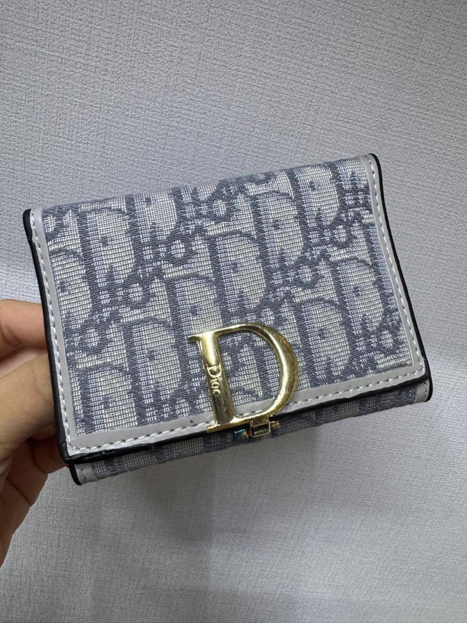 Brand wallets

Size : 11 * 9.5 cm

2 p
50 dhs🇦🇪🇦🇪

Zain115
♥️♥️♥️