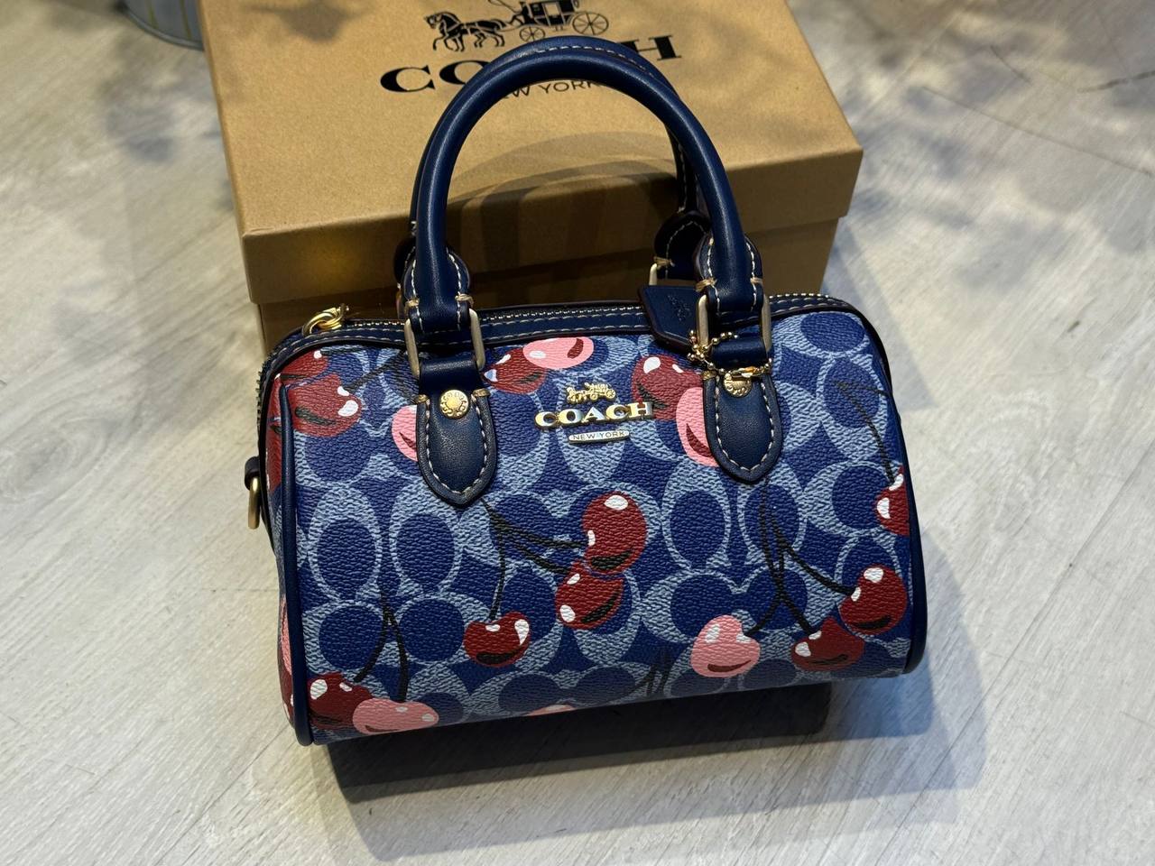 COACH 
Speedy 
18cm
95 dhs❤️ 

with Box
🎁🎁🎁

Zain44
♥️♥️♥️