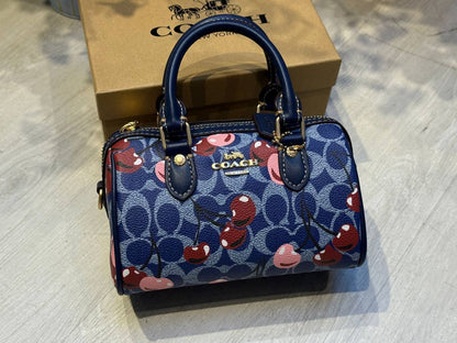 COACH 
Speedy 
18cm
95 dhs❤️ 

with Box
🎁🎁🎁

Zain44
♥️♥️♥️