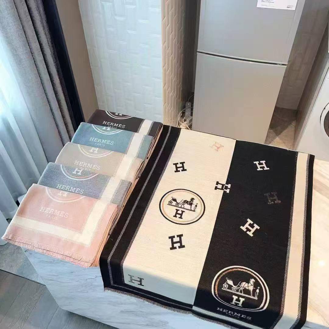 Winter scarf 
45 dhs🪙🌨️

Zain93
♥️♥️♥️