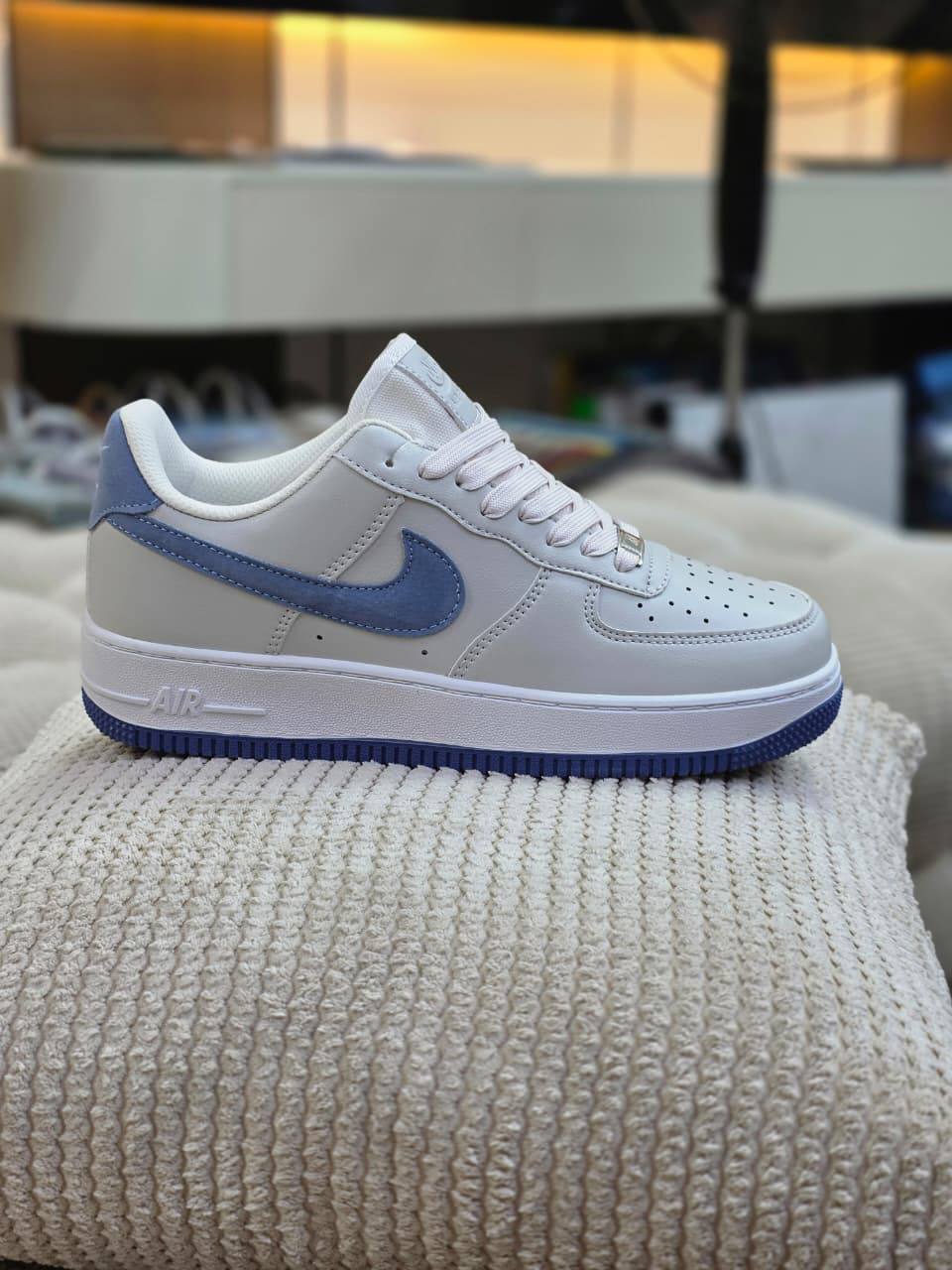Nike
Size 40 to 44 
100 dhs✅

Zain27
♥️♥️♥️