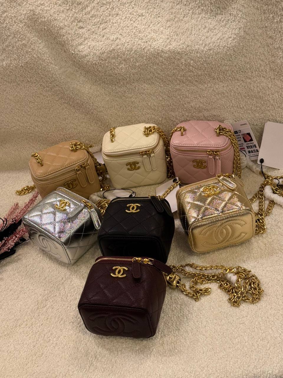 Chanel 
Master🌺🌺
  Micro Size Box
230 dhs✅

Zain131
♥️♥️♥️
