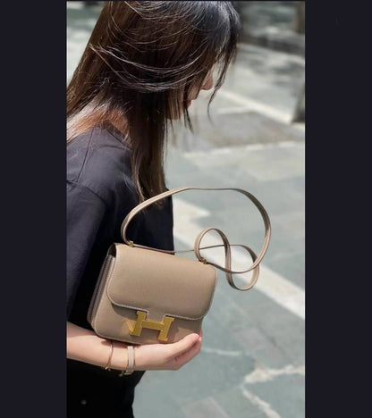 HERMES 
GOOD QUALITY 
WITH BOX 
110 dhs🇦🇪🇦🇪
19 CM

Zain295
♥️♥️♥️
