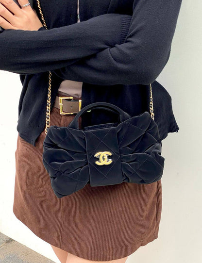 Chanel

115 dhs🗽

with box
🎁🎁🎁

Zain38
♥️♥️♥️