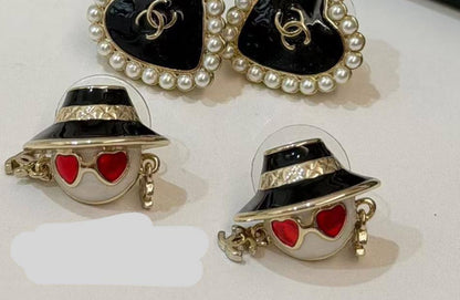 CHANEL❤️‍🔥*
Necklace ❣️
Earring 🌸
Master quality 💯
With normal boxes 📦 
140 dhs🪙🌨️
With master box 🗃️ 
150 dhs🪙🌨️

Zain216
♥️♥️♥️