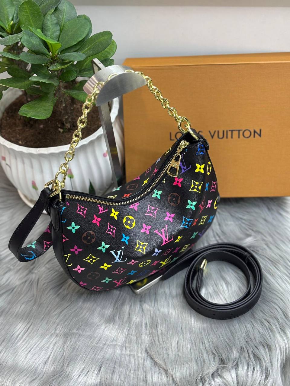 LV
SIZE………. 28CM🌷
95 dhs🪙🌨️
with BOX✅

Zain244
♥️♥️♥️