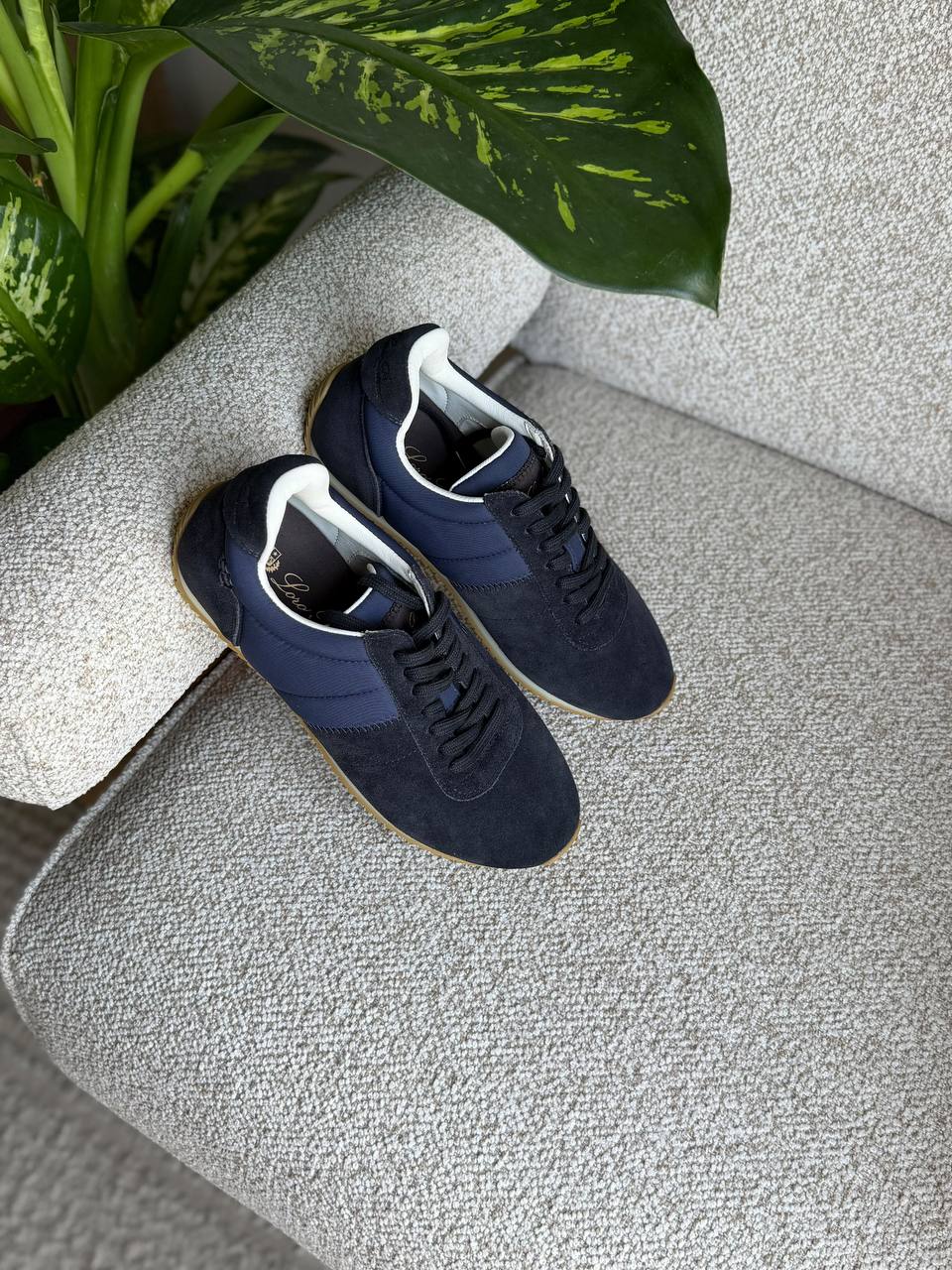 Loro piana

36 to 41 

500 dhs🇦🇪🇦🇪

Zain288
♥️♥️♥️