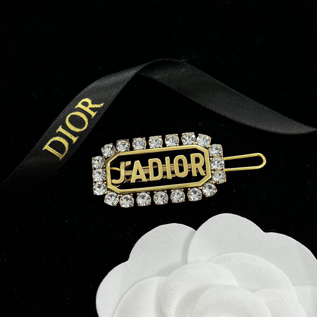 HAIR CLIP
MASTER✨
60 DHS🇦🇪🇦🇪
LIMITED PIECES
WITH BOX AND PAPER BAG🎁🛍️

Zain89
♥️♥️♥️