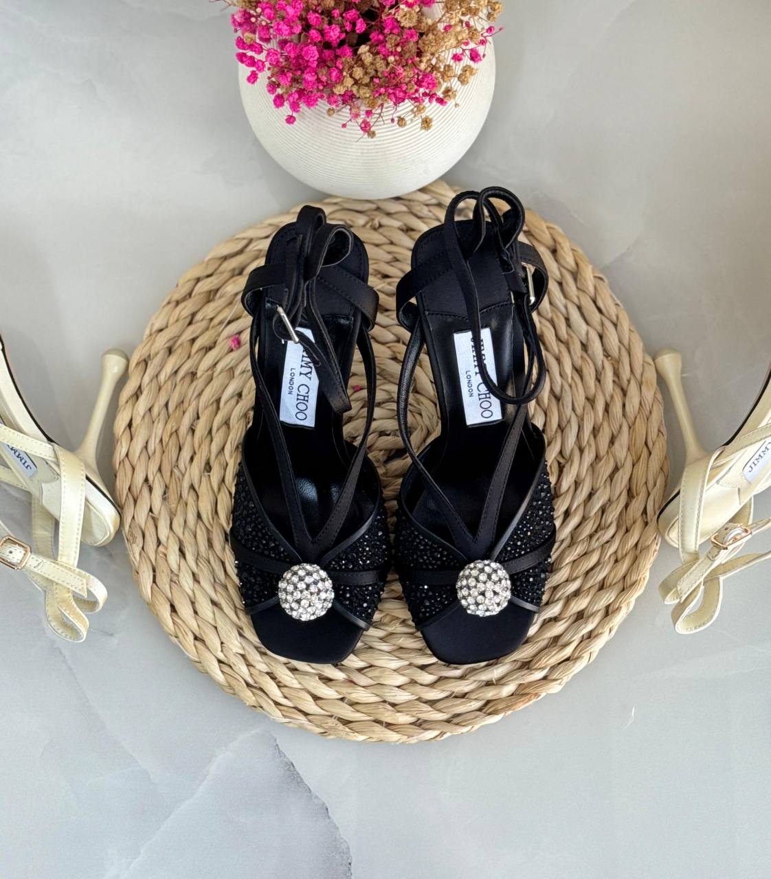 Jimmy choo 
Vip quality 
Size:36to41
450 dhs✅

Zain113
♥️♥️♥️