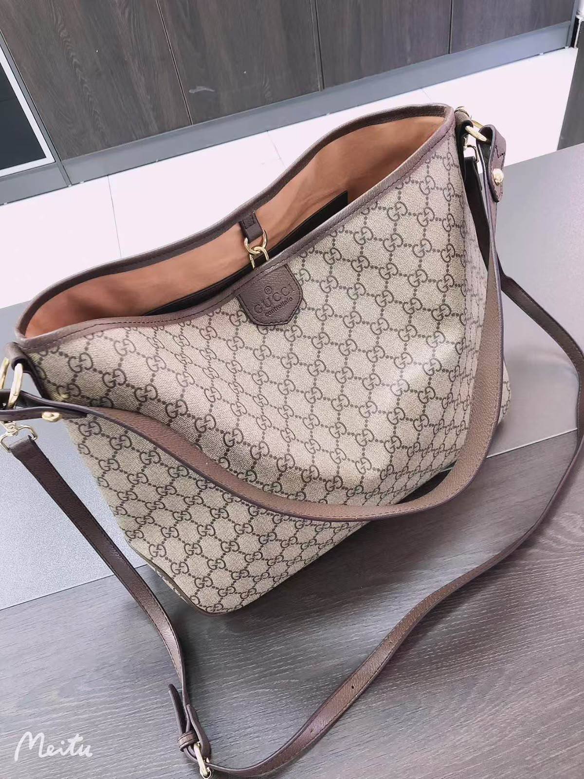Gucci
110 dhs✅
Size:38*28 

Zain07
♥️♥️♥️