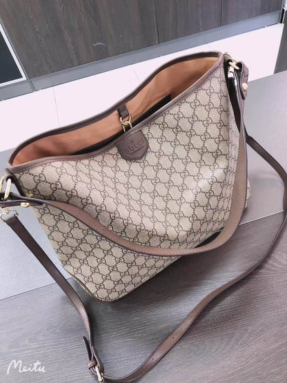Gucci
110 dhs✅
Size:38*28 

Zain07
♥️♥️♥️