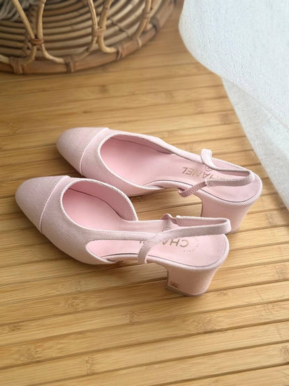 Chanel
Vip quality 
Size:36 to 41
450 dhs🇦🇪🇦🇪

Zain303
♥️♥️♥️