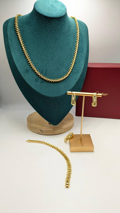 Cartier
*Master Quality* 
*Necklace, Earrings, Bracelet & Finger Ring*
380 dhs💓
with Good Box 🎁

Zain210
♥️♥️♥️