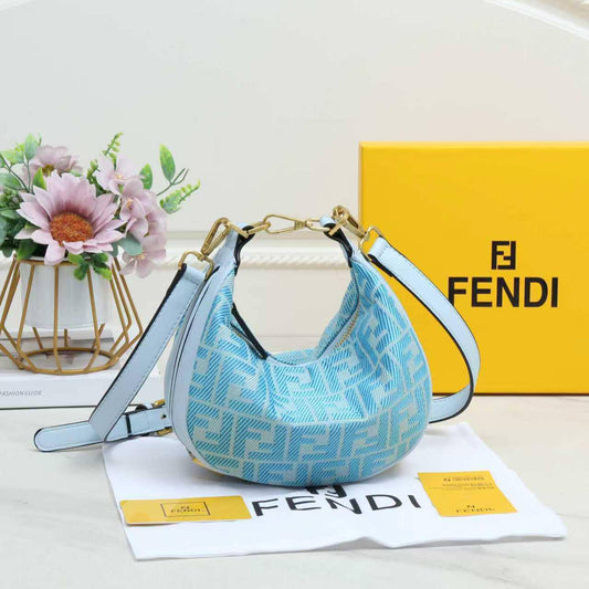 Fendi

Best quality

With box’s
🎁🎁🎁

90 dhs❣️
size 18cm

Zain158
♥️♥️♥️