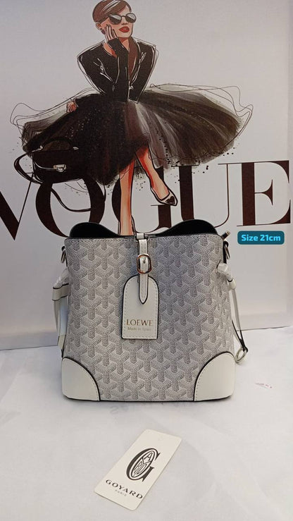 Mixed bags

Best quality

Whith box’s

110 DHS🇦🇪🇦🇪

size 21cm

Zain158
♥️♥️♥️