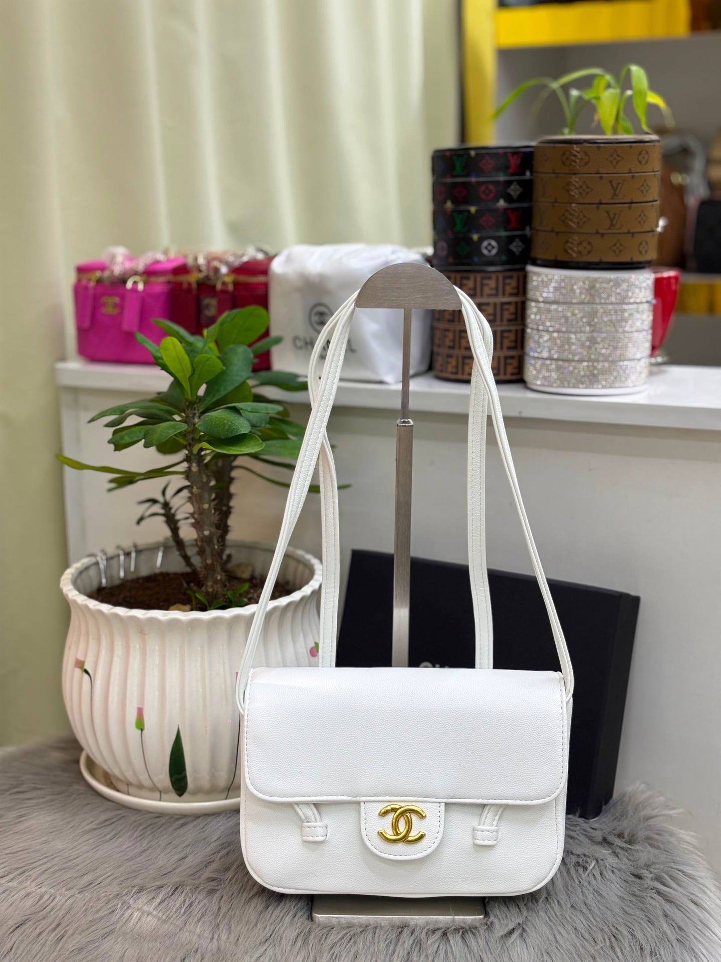 Chanel
SIZE……….  22CM
95 dhs✅
with BOX

Zain244
♥️♥️♥️