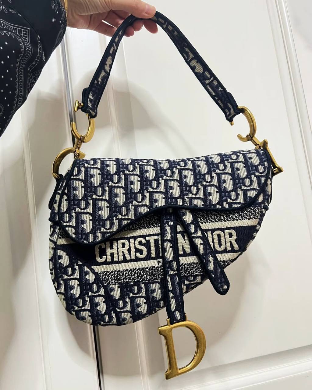 DIOR 
 HIGH QUALITY 
WITH BOX 
🎁🎁🎁

120 dhs✅

Zain295
♥️♥️♥️