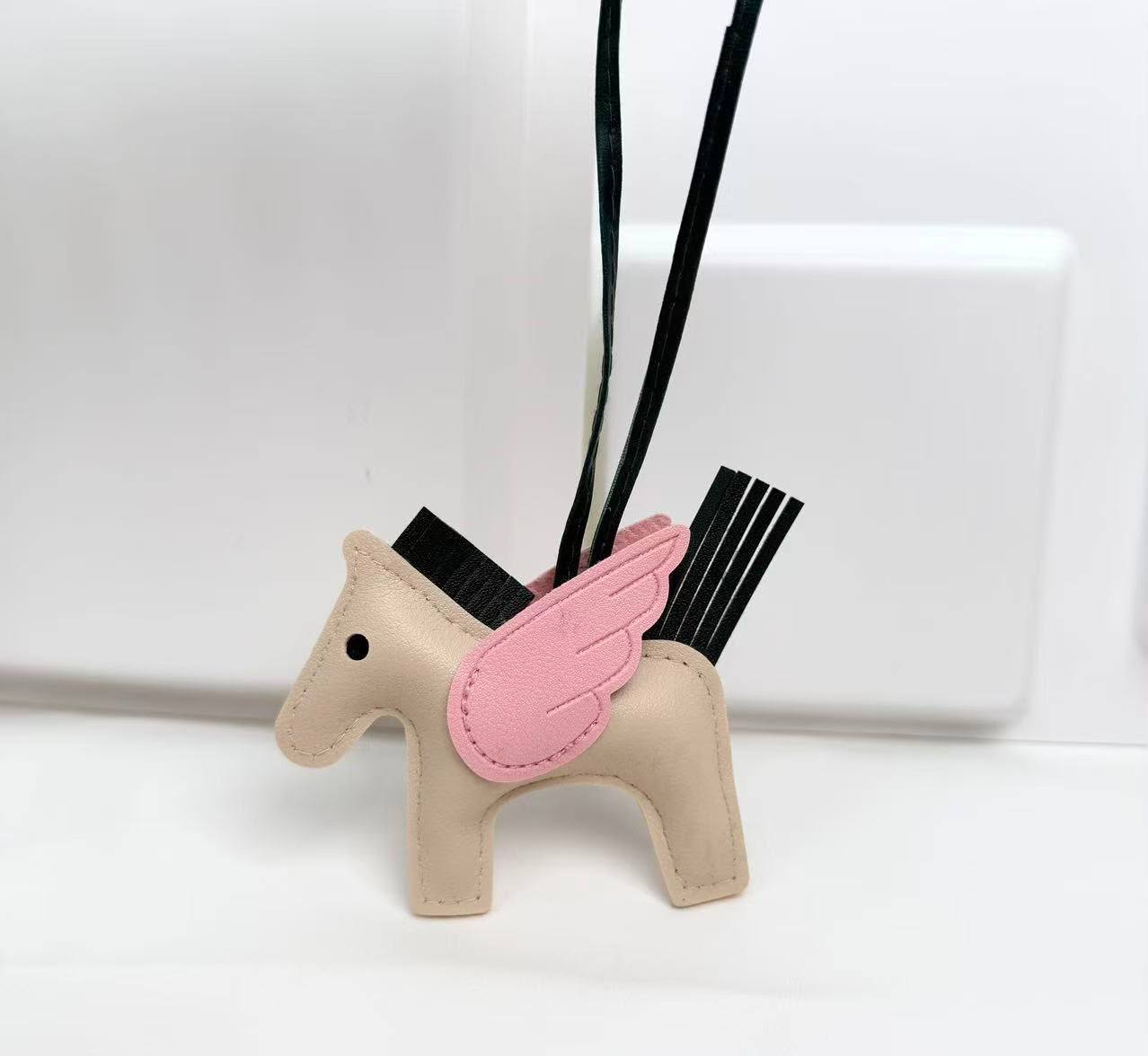 Hermes Horse Bag Charm 🔥
15 dhs✅

Zain243
♥️♥️♥️