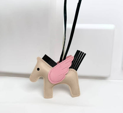 Hermes Horse Bag Charm 🔥
15 dhs✅

Zain243
♥️♥️♥️