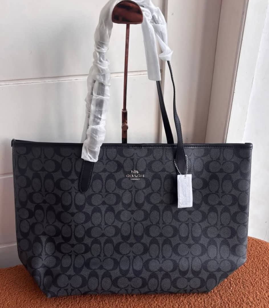 Coach City Tote Bag
Master quality
33cm
180 dhs💓

Zain59
♥️♥️♥️