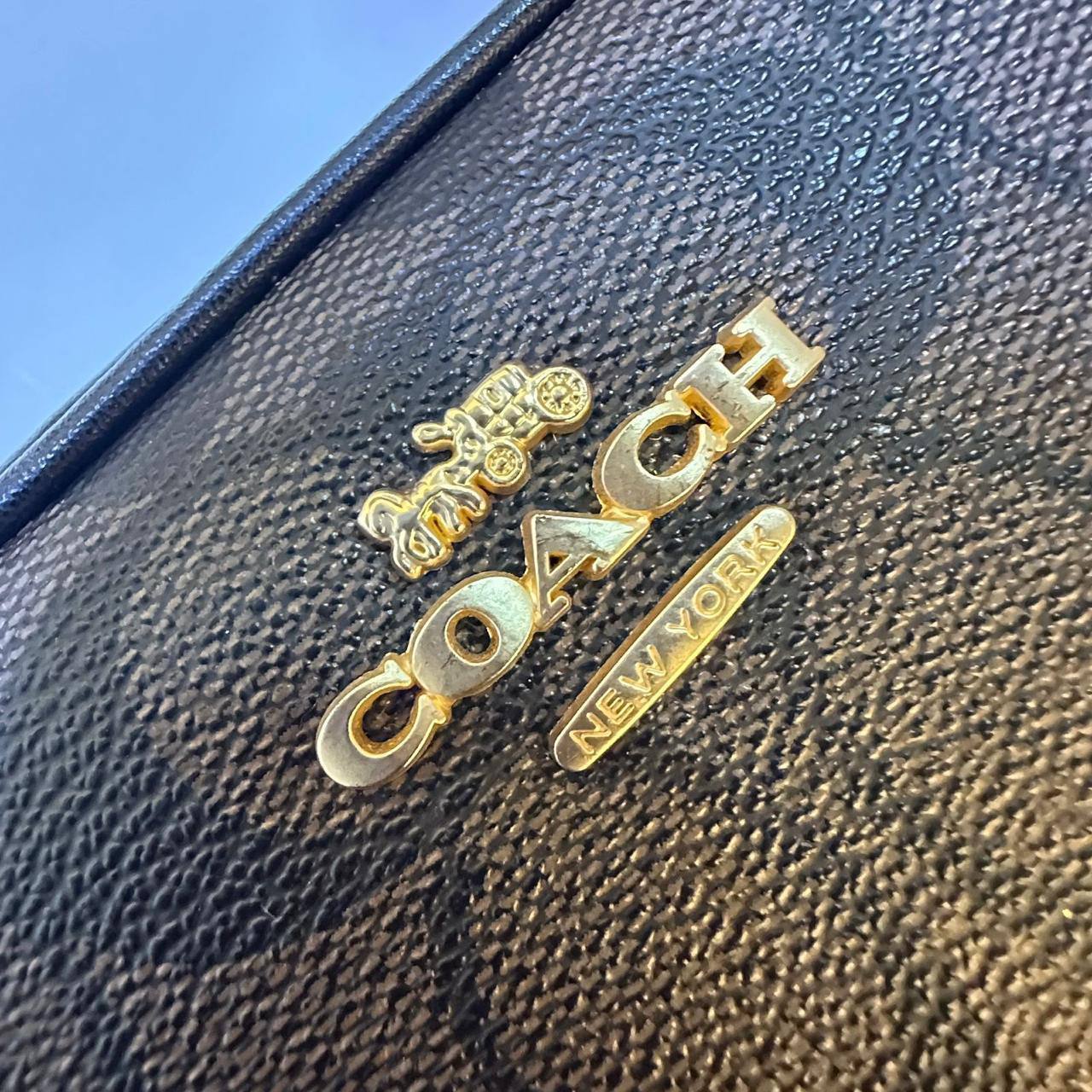 COACH 
HIGH QUALITY 
WITH BOX 

90 dhs💓

Zain17
♥️♥️♥️