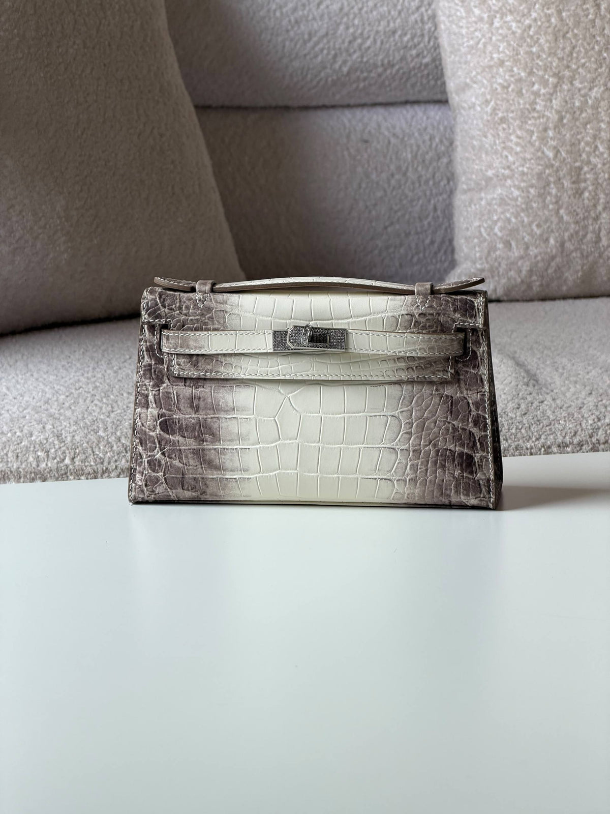 Hermes
pochette 21cm

master quality
with box 📦 
600 dhs🇦🇪🇦🇪

Zain52
♥️♥️♥️