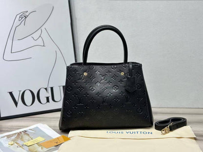 LV
NEW CAME GOOD QUALITY WITHBOX 
🎁🎁🎁

95 dhs🪙🌨️
SIZE : 28cm

Zain39
♥️♥️♥️