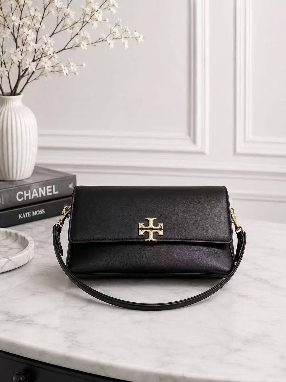 Tory Burch
withbox 
95 dhs🇦🇪🇦🇪

Zain143
♥️♥️♥️