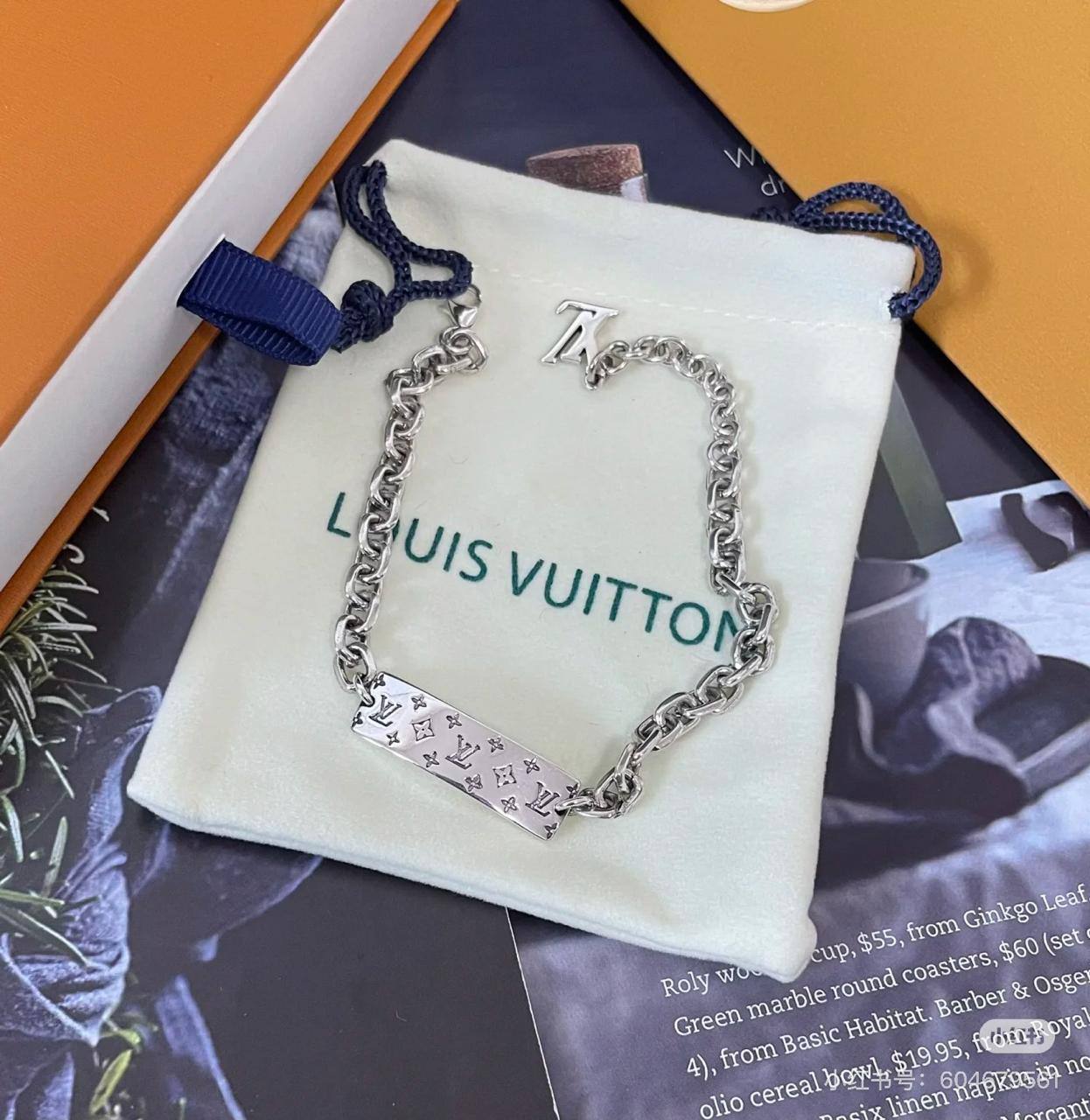 LV Master
90 dhs✅
with orignal box and paper bag

Zain33
♥️♥️♥️