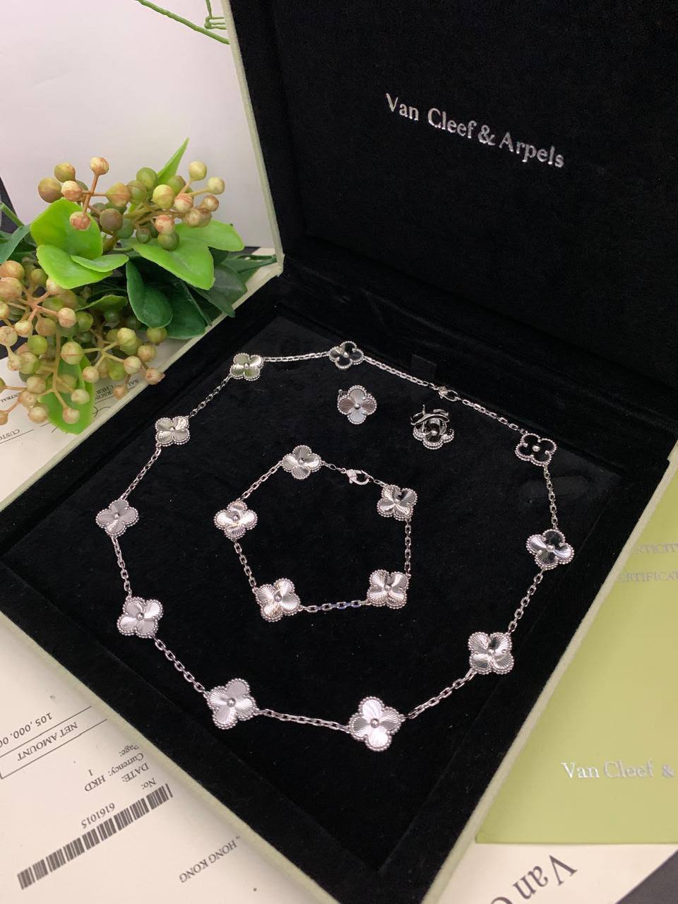 VCA SET
MASTER✨💫
10 FLOWER NECKLACE
5 FLOWER BRACELET
1 FLOWER EARRINGS
WITH BOX AND PAPER BAG🛍️🎁
 230 DHS🇦🇪🇦🇪✨💫
ALL COLORS AVAILABLE

Zain89
♥️♥️♥️