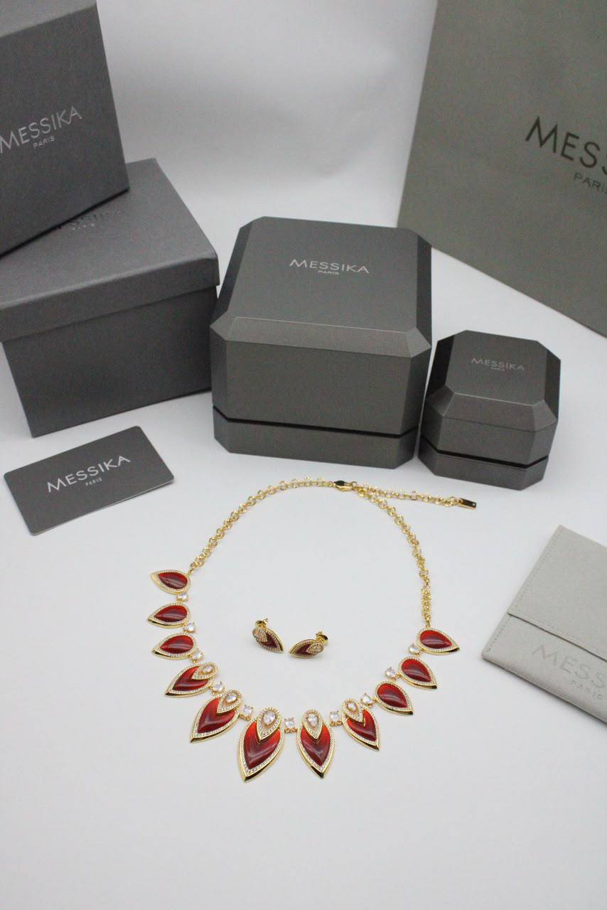 Messika set
280 dhs🇦🇪🇦🇪

Zain122
♥️♥️♥️