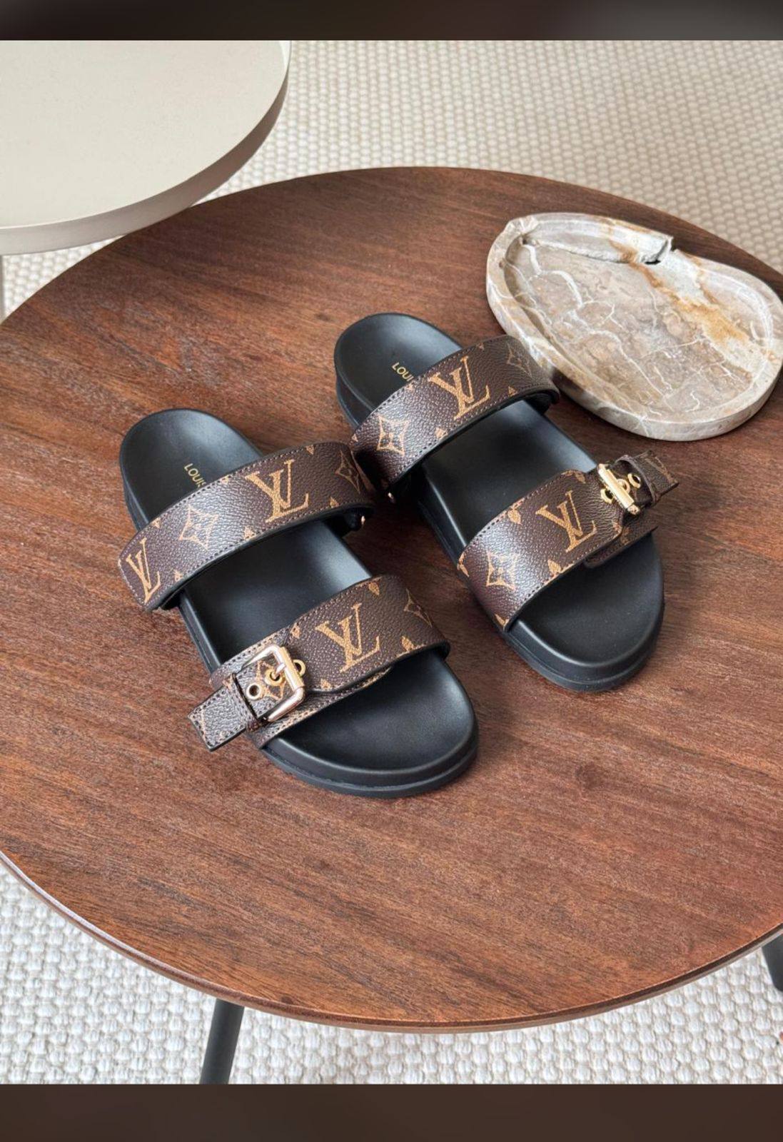 LV 

NEW ARRIVE 

SIZE 36-41
105 dhs🇦🇪🇦🇪

Zain21
♥️♥️♥️