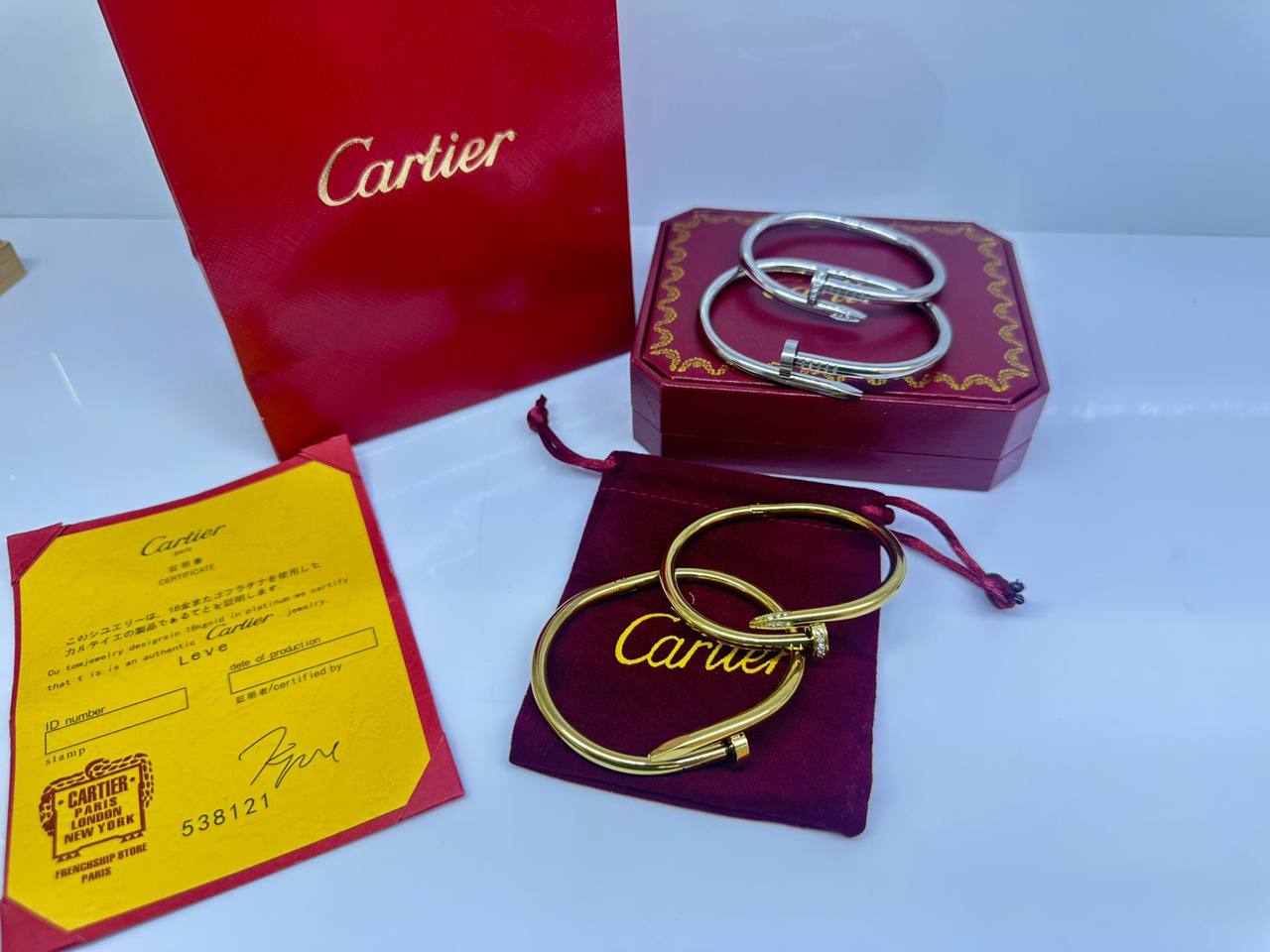 Stainless steel SET 💯
Bangle love and nail. 🦋
(Size bangle nail 14,15,16,17,18,19)
(Love bangle 14,15,16,17,18,19,20)
Non tarnish 💯
Love ring 💍 
(Size 6,7,8,9)
With black boxes 📦 
20 dhs🪙💕
With normal boxes 📦 
And paper bag 🛍️
30 dhs🪙💕
With sam