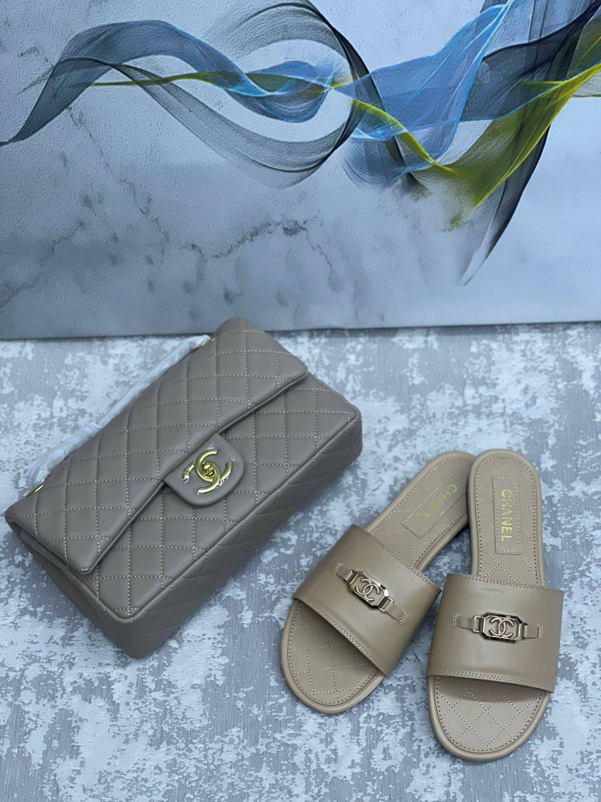 Chanel
Bag&shoes. Set.  
170 dhs❣️

Zain175
♥️♥️♥️