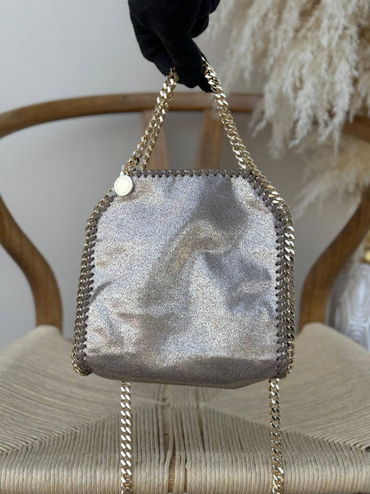 Available again✨✨✨
STELLA McCARTENY
18cm
330 dhs❣️
Top quality

Zain167
♥️♥️♥️