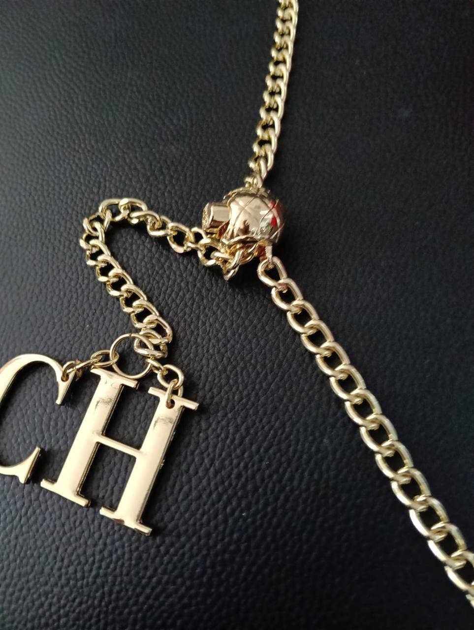 CH

90 DHS🇦🇪🇦🇪🇦🇪
with box

size  21.5cm

Zain26
♥️♥️♥️