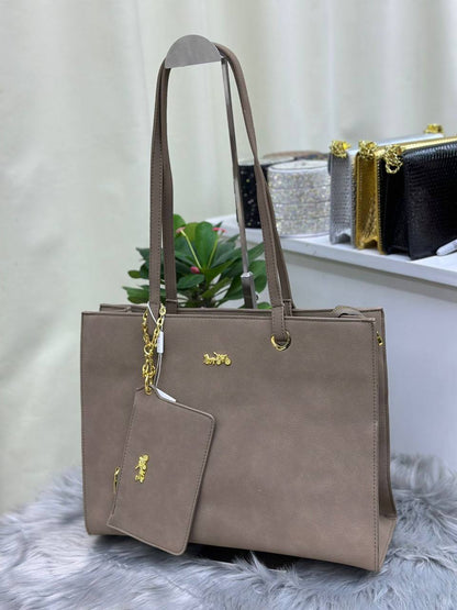 COACH  
SIZE  ……… 37CM 🥰
90 dhs🪙🌨️

Zain244
♥️♥️♥️