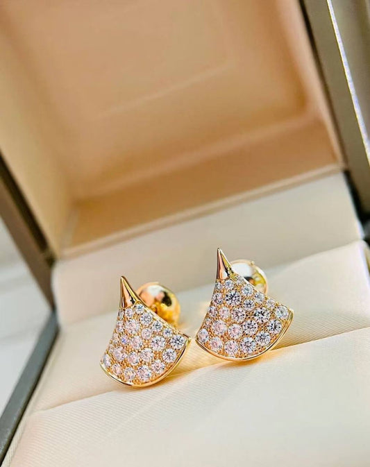 BVLGARI ❤️‍🔥*
Necklace ✨
Earring 🦋
Master quality 💯
With normal boxes 🗃️ 
110 dhs✅

With master box 📦 
140 dhs✅

Zain216
♥️♥️♥️