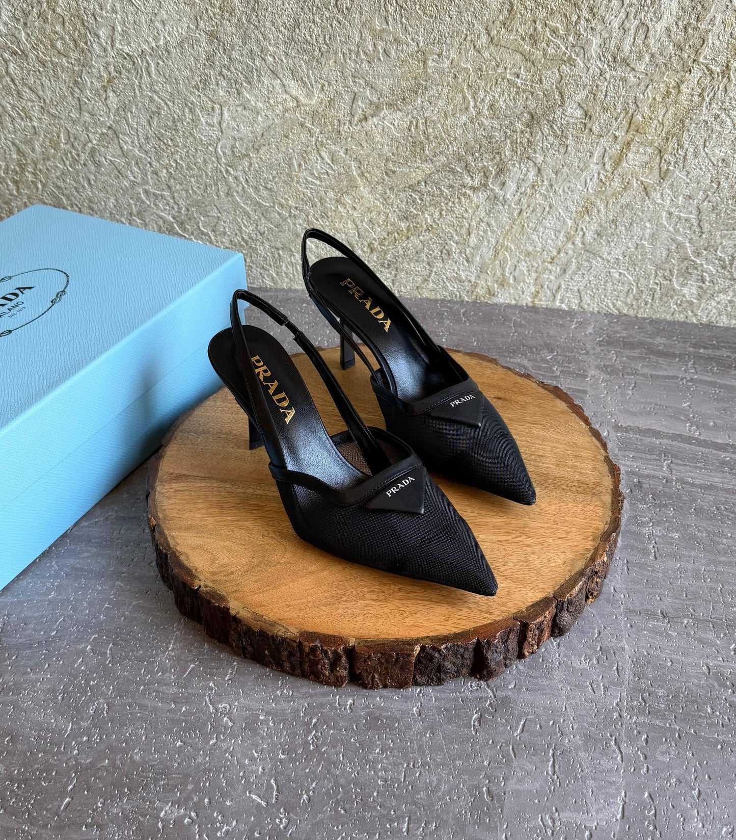 PRADA 
SuperMaster Quality 💯
450 dhs✅
Size: 36-41💥

Zain171
♥️♥️♥️