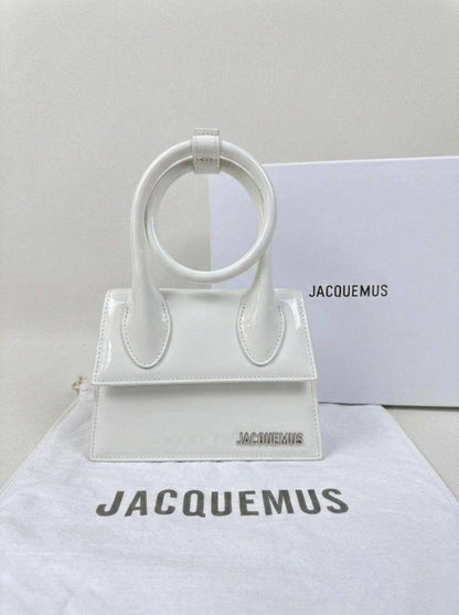 Jacquemus

with box
🎁🎁🎁

high quality

110 dhs✅

Zain50
♥️♥️♥️