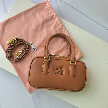 Miu Miu
Master
22cm💕 
280 dhs🌺
with Box 🗃️

Zain228
♥️♥️♥️
