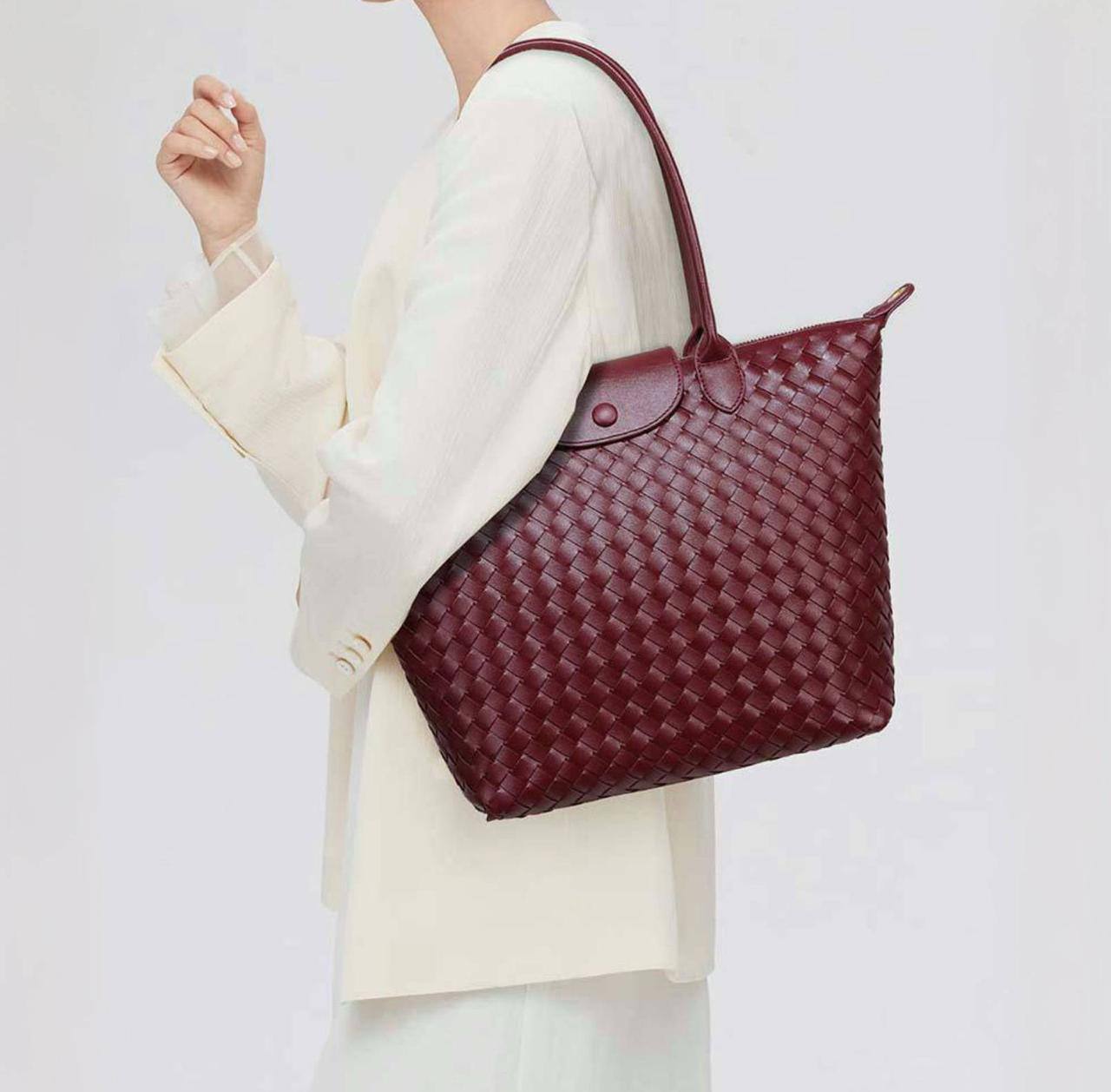 BOTTEGA 
COPY ONE 
130 dhs🇦🇪🇦🇪

Zain295
♥️♥️♥️
