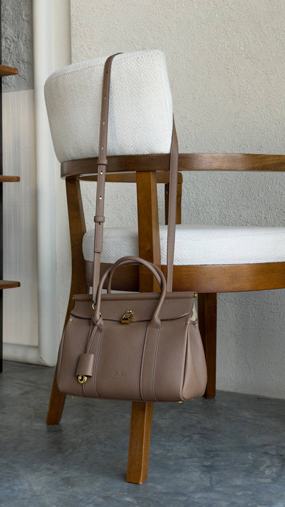 New collection ⚜️
LORO PIANA 🤎
VIP quality 💎
Loom bag L25 ✨
Size : 25 cm
For Price 👇 WhatsApp✅
0568585901 
0507557372
0552275751 Owner Zain 👌

Zain336
♥️♥️♥️