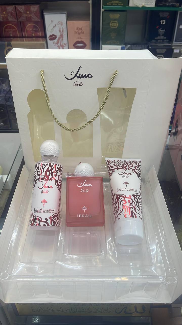 Musk
Body mist 250 ml
Perfume 75 ml
Body cream200 ml
65 dhs✅

Zain60
♥️♥️♥️