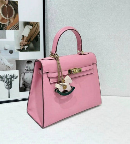 HERMES KELLY BIG SIZE NEW CAME GOOD QUALITY 
120 dhs🇦🇪🇦🇪
Size: 28cm

Zain295
♥️♥️♥️