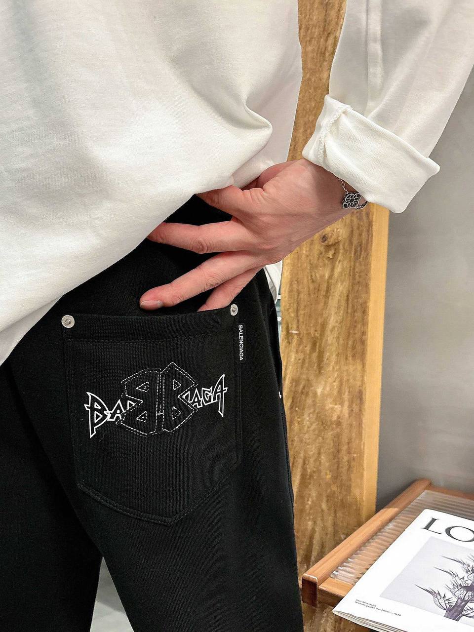 *NEW BALENCIAGA*
*♕ 𝐒𝐔𝐏𝐄𝐑 𝐌𝐀𝐒𝐓𝐄𝐑 ♕*
*SIZE: M,L,XL,XXL,XXXL*
300 dhs🪙💚

Zain227
♥️♥️♥️