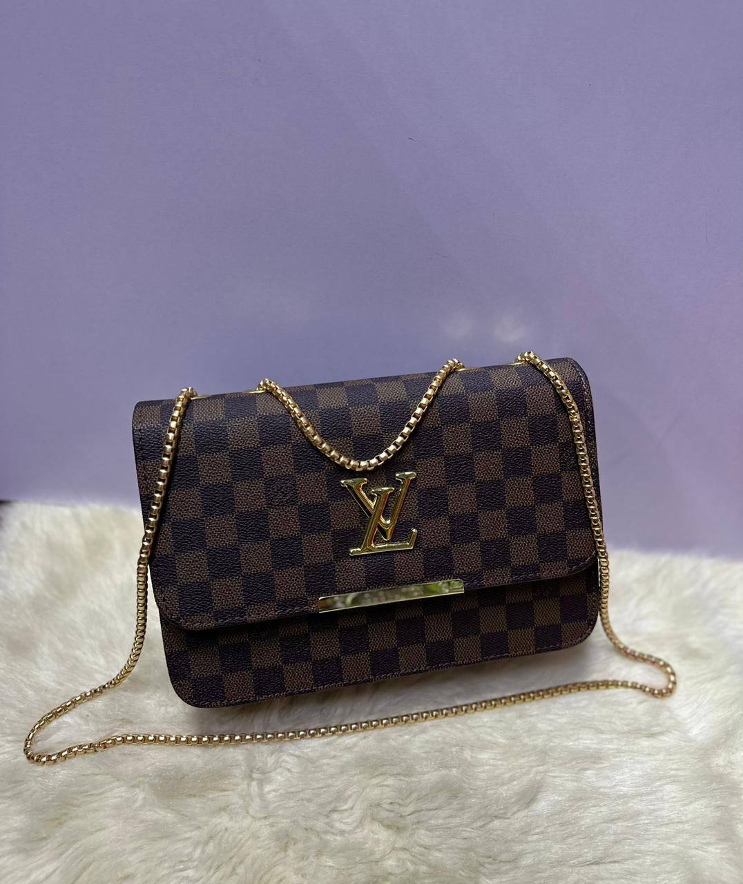 LV
Size: 25×16×8cm
70 dhs🪙🌨️

Zain50
♥️♥️♥️