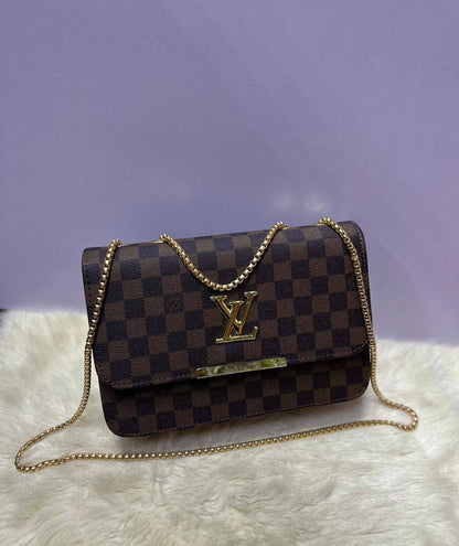 LV
Size: 25×16×8cm
70 dhs🪙🌨️

Zain50
♥️♥️♥️